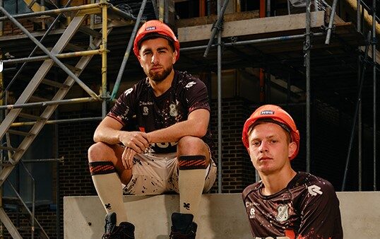 Uittenue FC Volendam: de bouw is wauw!
