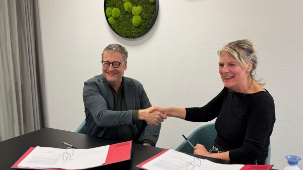 Contractondertekening fase 2 Bloemenbuurt, Enkhuizen